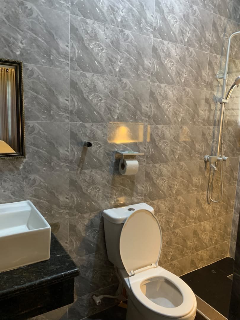 King 2 Second Bathroom
