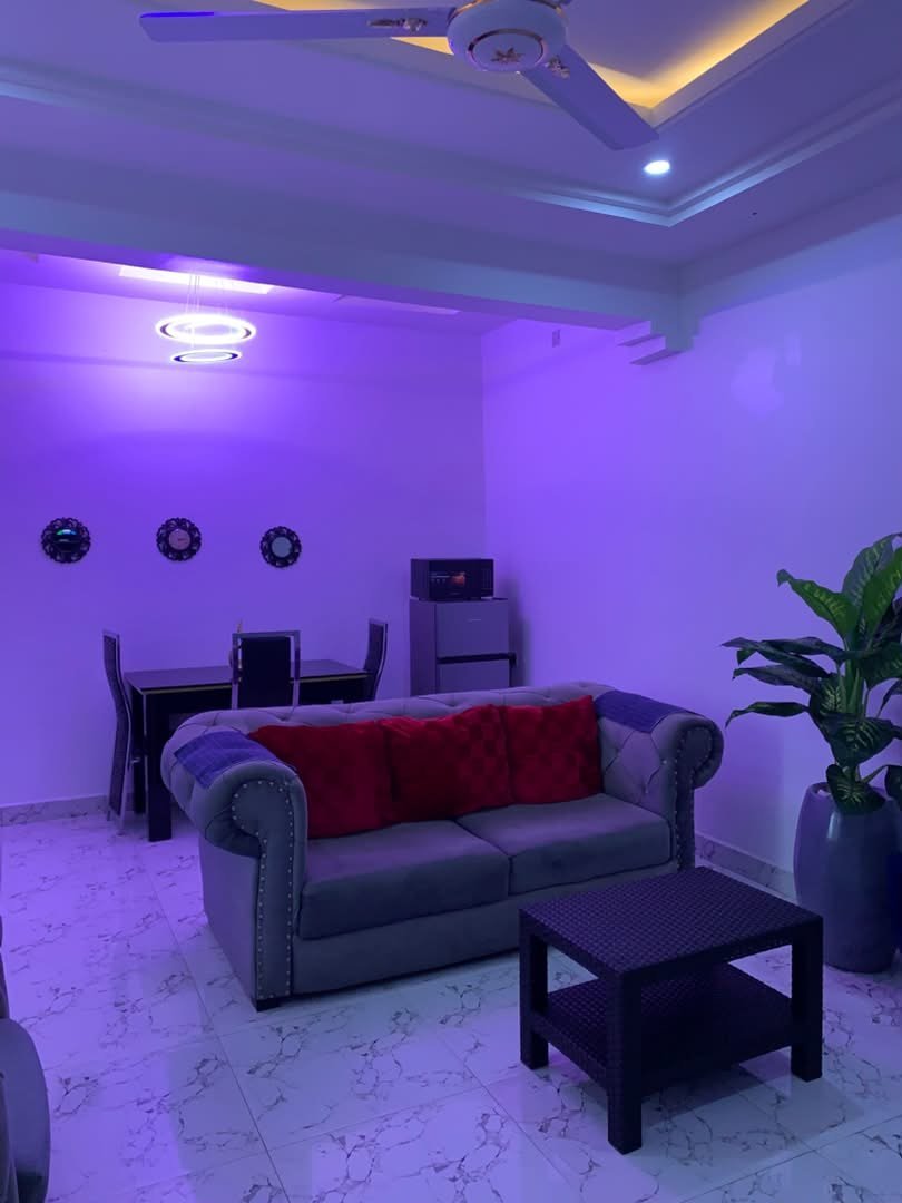 King 2 Sitting Room