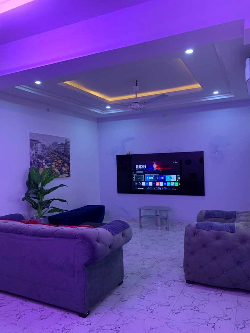 King 2 Sitting Room