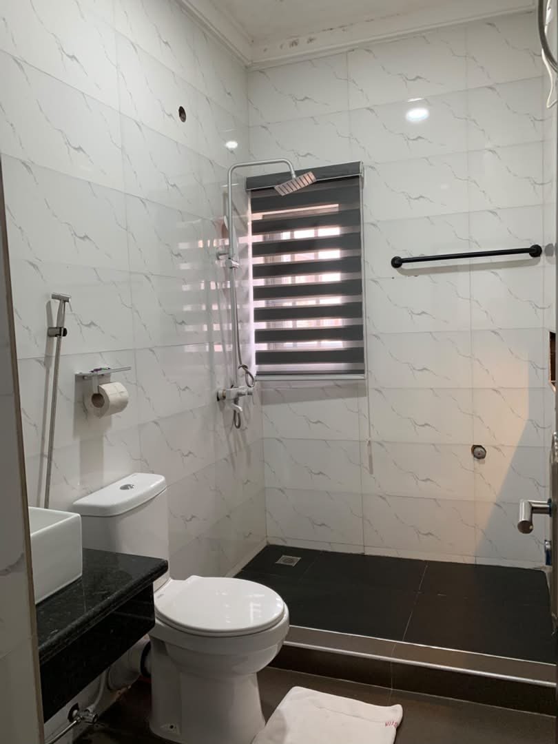 Prince 1 Bathroom