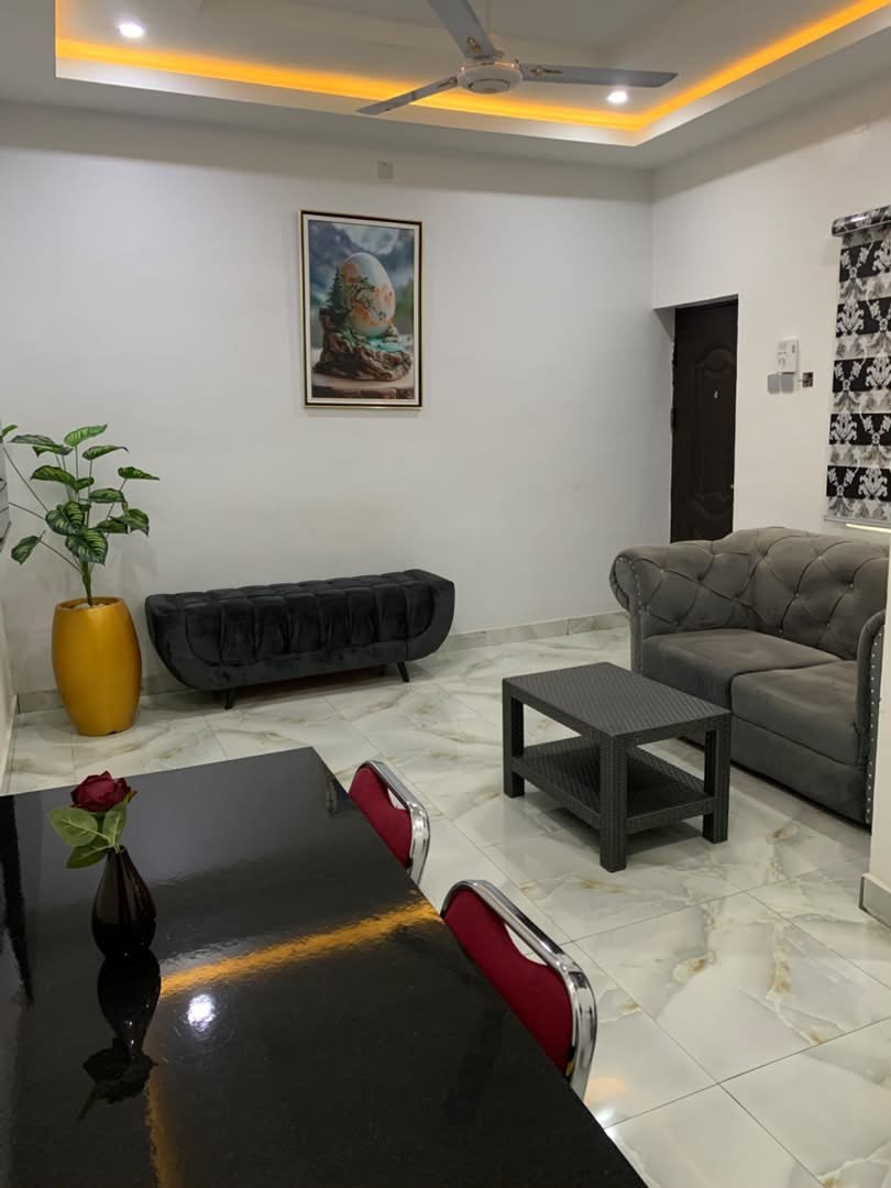 Queen 1 Sitting Room